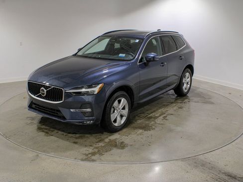Used 2022 Volvo XC60 B5 Momentum image 1
