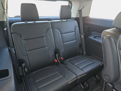 Used 2023 GMC Acadia Denali w/ Denali Technology Package image 14