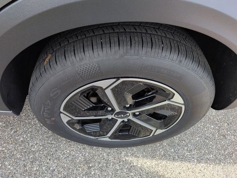 Used 2025 Kia Niro EX image 10