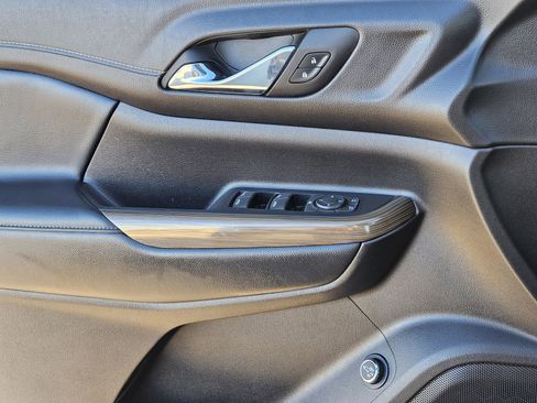 Certified 2023 GMC Acadia SLE w/ Driver Convenience Package image 30