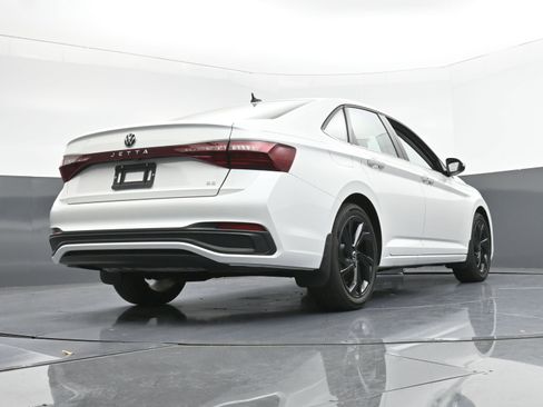 Used 2025 Volkswagen Jetta SE w/ Black Wheel Package image 26