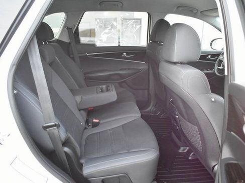 Used 2020 Kia Sorento AWD V6 image 35