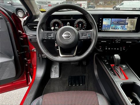 Used 2025 Nissan Kicks SR w/ SR Premium Package image 17