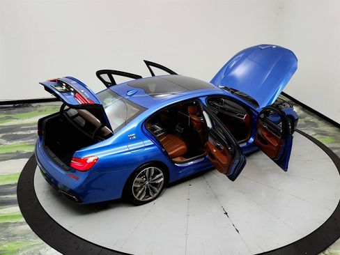 Used 2018 BMW M760i xDrive AWD/4WD image 39