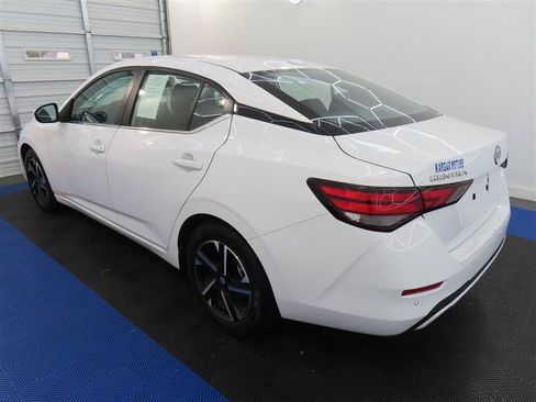 Used 2025 Nissan Sentra SV FWD image 10