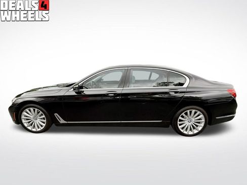 Used 2018 BMW 740i RWD image 13
