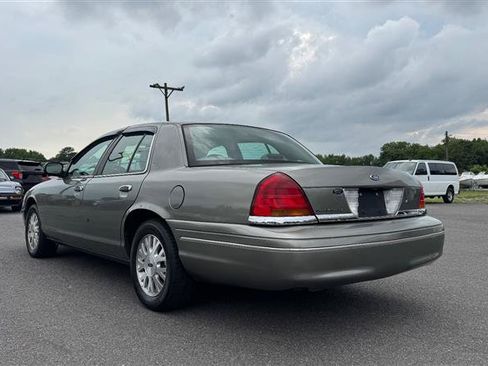 Used 2003 Ford Crown Victoria LX RWD image 8
