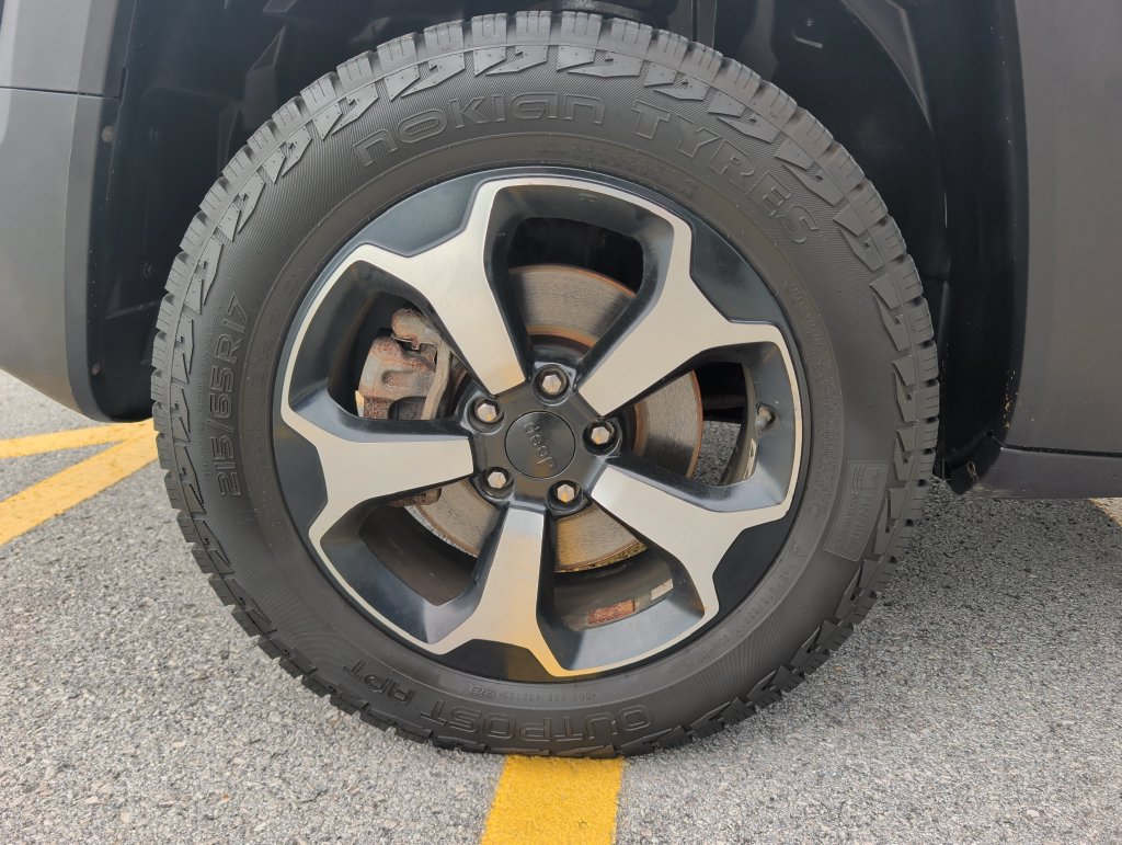 Used 2019 Jeep Renegade Trailhawk w/ Cold Weather Group II AWD/4WD image 4