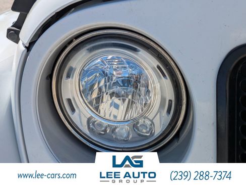 Used 2017 Jeep Wrangler Sahara w/ Connectivity Group image 8