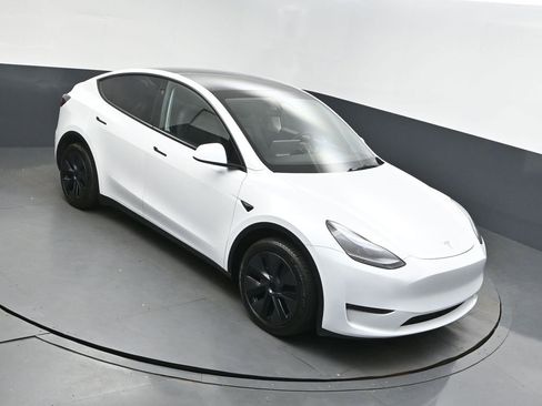 Used 2025 Tesla Model Y Long Range image 1