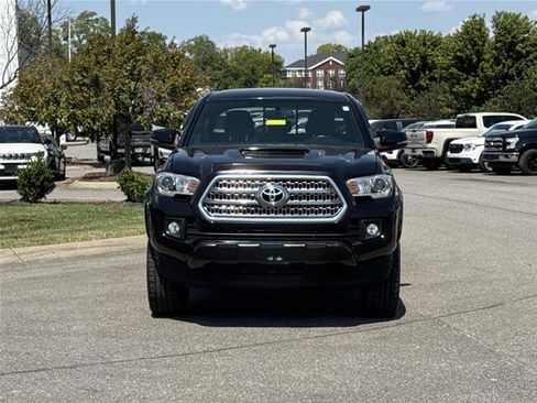 Used 2017 Toyota Tacoma TRD Sport w/ Tow Package AWD/4WD image 2