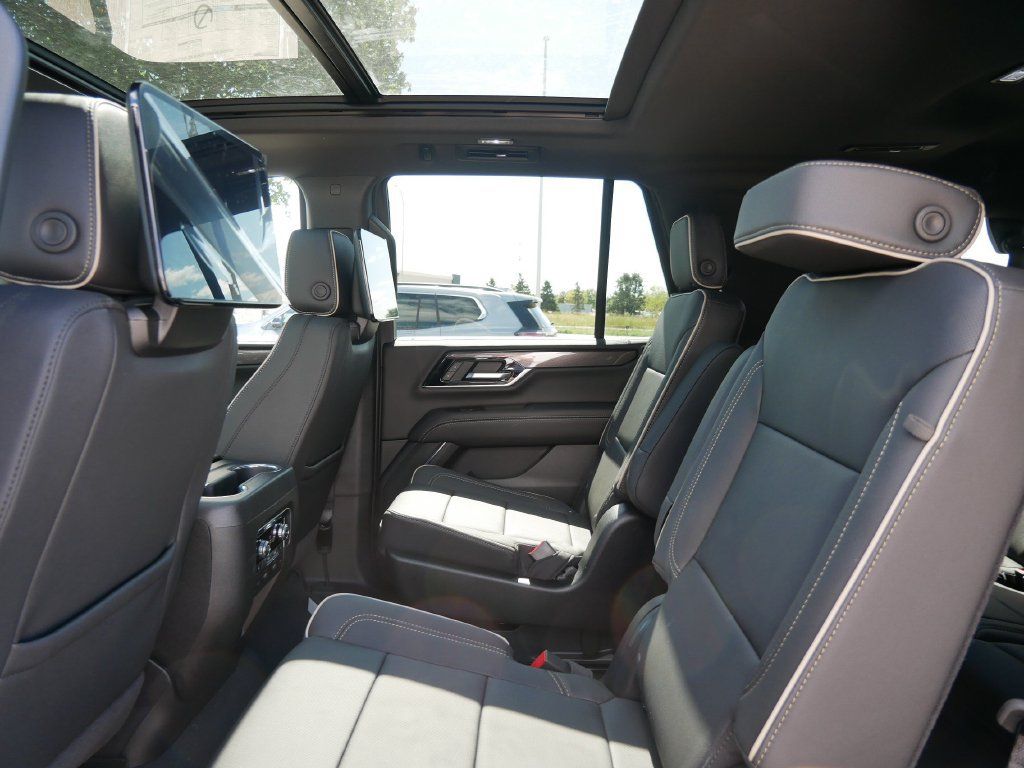 New 2026 GMC Yukon Elevation w/ Elevation Premium Package AWD/4WD image 7
