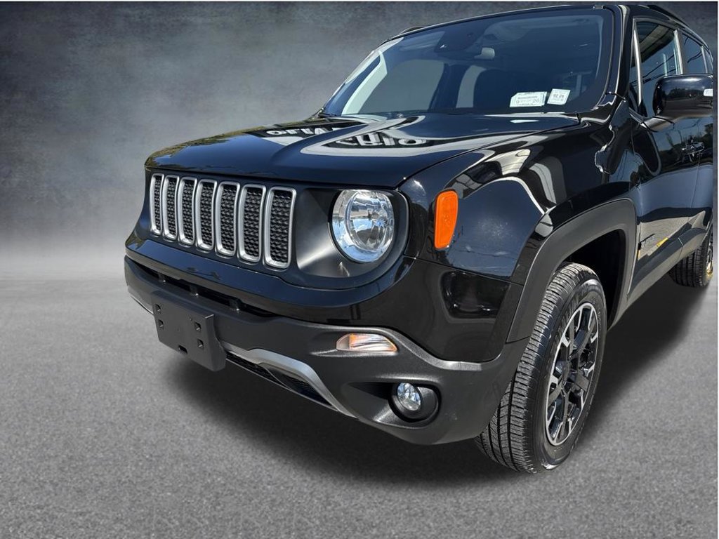 Used 2023 Jeep Renegade Latitude AWD/4WD image 9