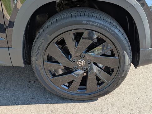 Certified 2024 Volkswagen Taos SE AWD/4WD image 15