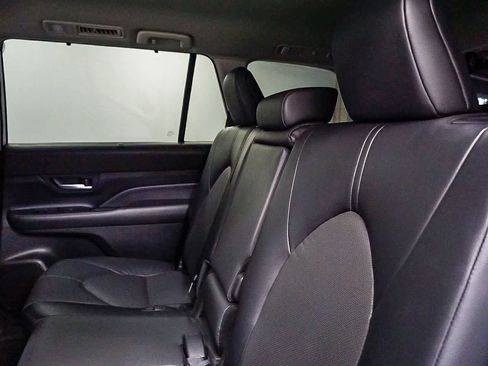 Used 2024 Toyota Grand Highlander XLE image 18