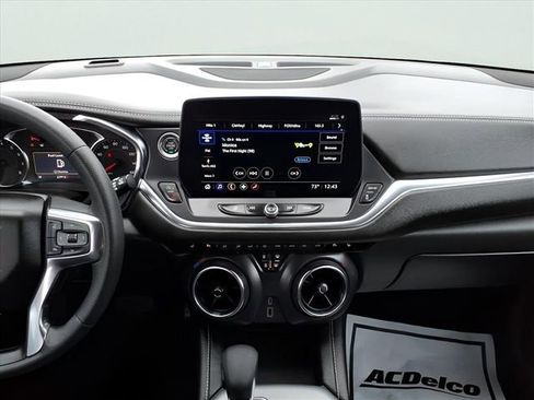 Used 2025 Chevrolet Blazer LT image 13