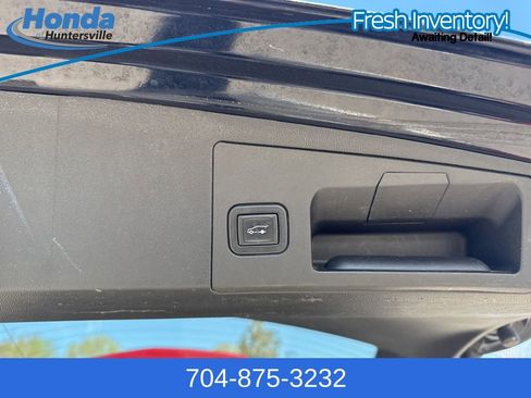 Used 2023 Cadillac XT5 Premium Luxury image 11