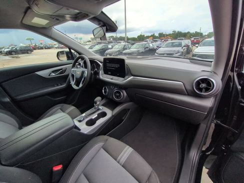 Used 2025 Chevrolet Blazer LT FWD image 31