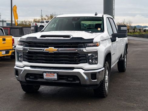 Used 2024 Chevrolet Silverado 3500 LT image 4