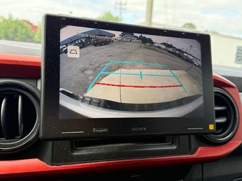 Used 2019 Toyota Tacoma TRD Off-Road AWD/4WD image 23