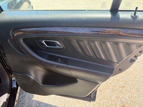 Used 2018 Ford Taurus Limited FWD image 17