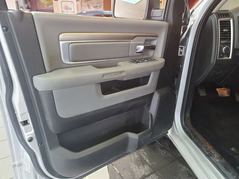 Used 2016 RAM 1500 Classic SLT w/ SLT Plus D￩cor Group image 8