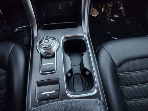 Used 2018 Ford Fusion SE w/ Equipment Group 201A image 9