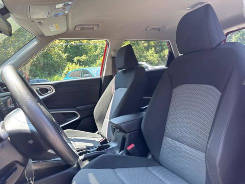 Used 2023 Kia Soul LX w/ LX Technology Package image 14