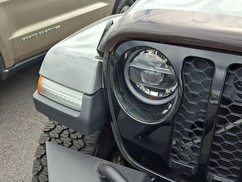 Used 2022 Jeep Gladiator Sport AWD/4WD image 8