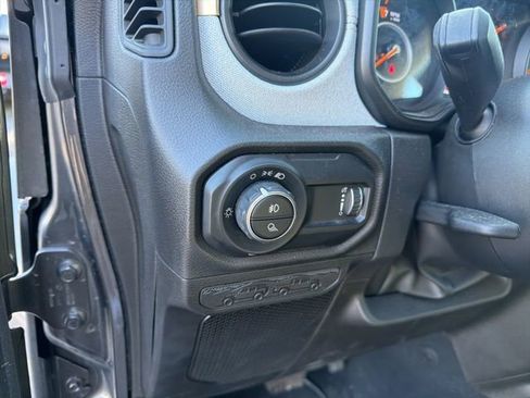 Used 2025 Jeep Gladiator Sport image 21