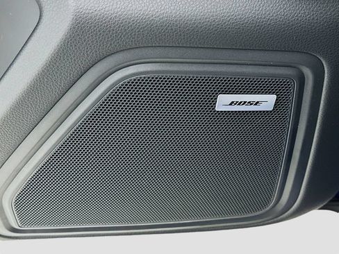 Certified 2026 Porsche Macan AWD/4WD image 17