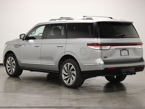 Used 2023 Lincoln Navigator Reserve AWD/4WD image 6
