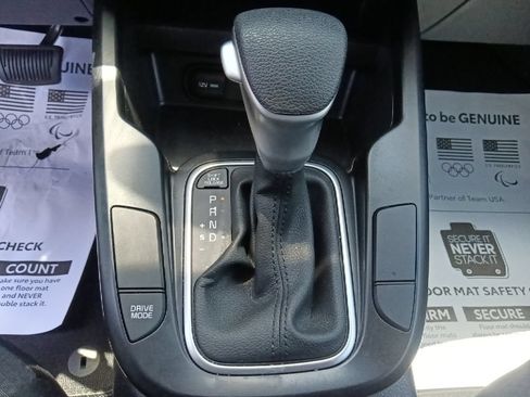Used 2025 Kia Soul LX w/ LX Technology Package FWD image 24