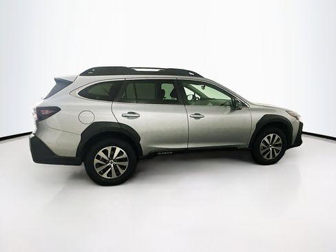 Used 2025 Subaru Outback Premium image 9