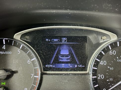 Used 2019 Nissan Pathfinder SL AWD/4WD image 18