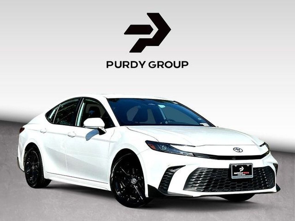 Used 2025 Toyota Camry SE FWD image 1