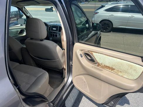 Used 2005 Ford Escape XLT AWD/4WD image 12