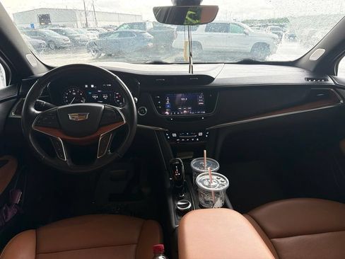 Used 2022 Cadillac XT5 Premium Luxury w/ Technology Package AWD/4WD image 5