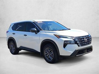 Used 2025 Nissan Rogue S FWD video 3