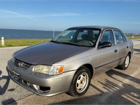 Used 2001 Toyota Corolla CE FWD image 1
