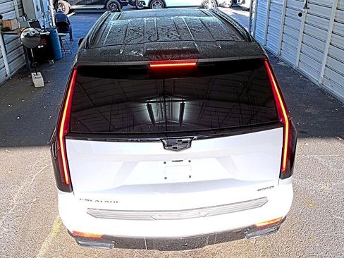 Used 2022 Cadillac Escalade Sport Platinum w/ Heavy-Duty Trailer Package AWD/4WD image 5