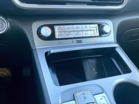 Used 2023 Hyundai Kona SE w/ Cargo Package image 25