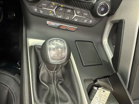 Used 2015 Chevrolet Corvette Z06 w/ 3LZ Preferred Equipment Group RWD image 16