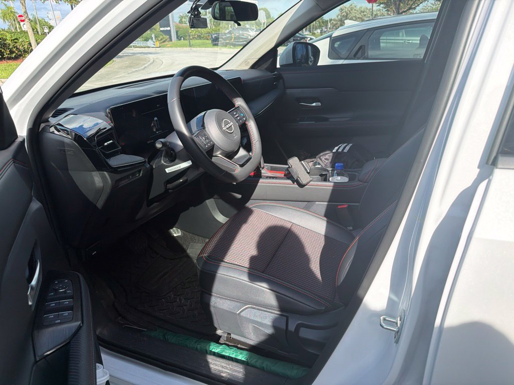 Used 2025 Nissan Kicks SR FWD image 5