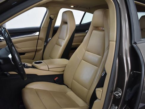 Used 2015 Porsche Panamera 4 w/ Premium Package Plus image 11