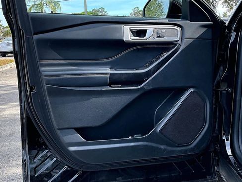 Used 2020 Ford Explorer Limited image 24