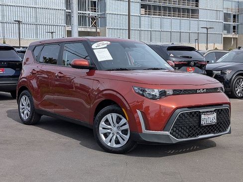 Used 2023 Kia Soul LX FWD image 4