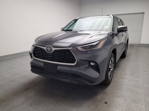 Used 2021 Toyota Highlander XLE AWD/4WD image 15