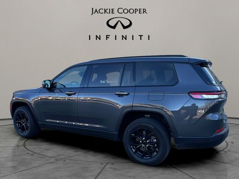 Used 2024 Jeep Grand Cherokee L Laredo image 3