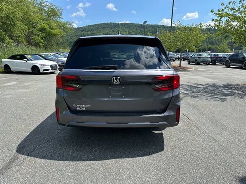 Used 2025 Honda Odyssey EX-L image 4